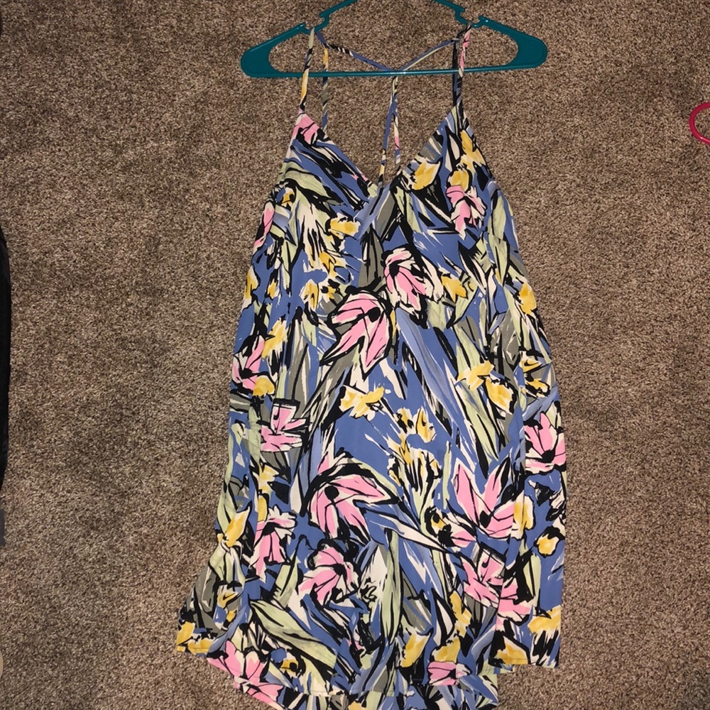 3/$25 ⭐️ floral dress